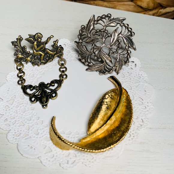 Classic Vintage Brooches, Lot of 3 - Picture 2 of 14